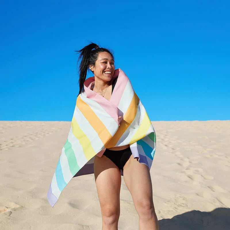 Toalla playa microfibra DOCK & BAY · rainbow pastel
