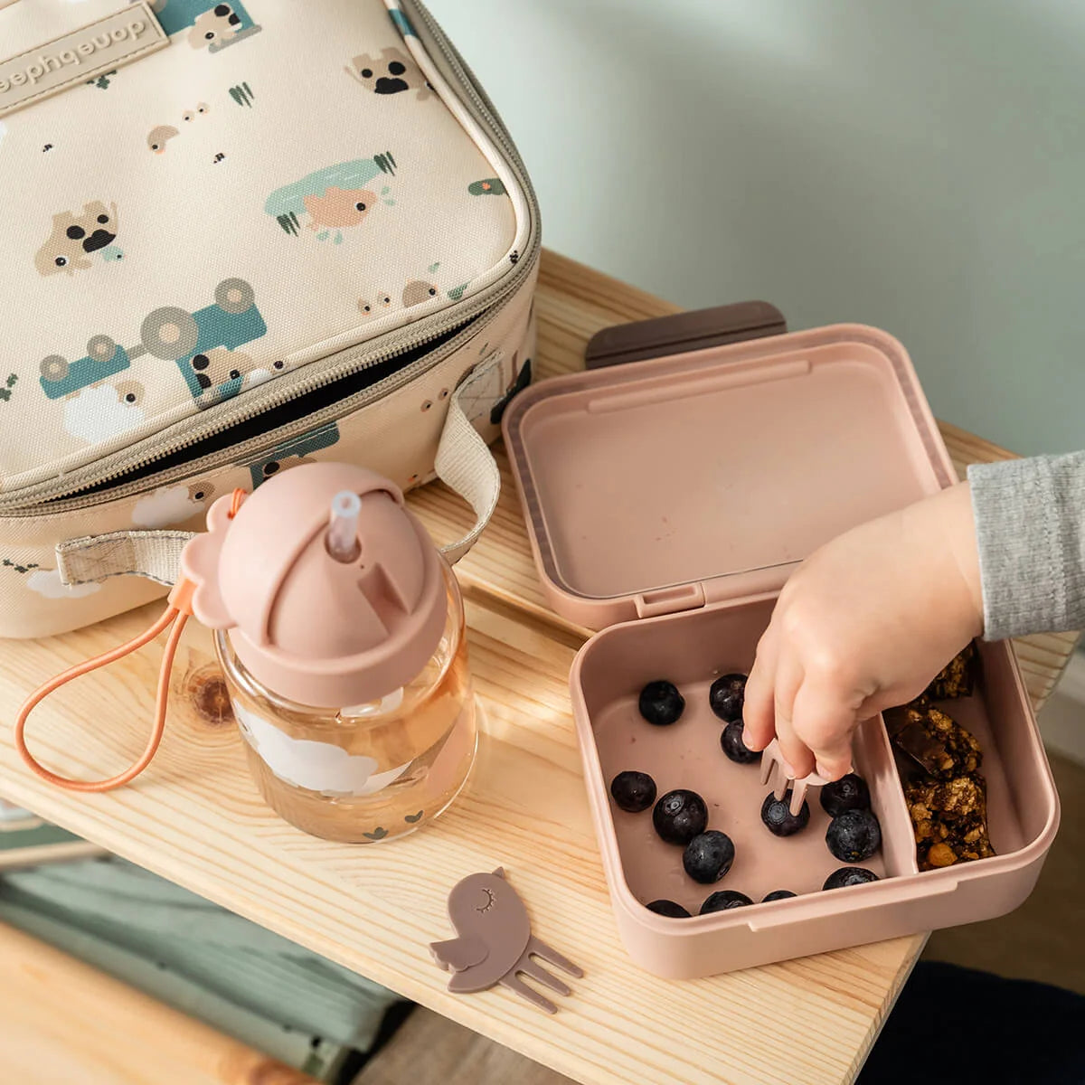 Fiambrera SNACK con separador DONEBYDEER · tiny farm rosa