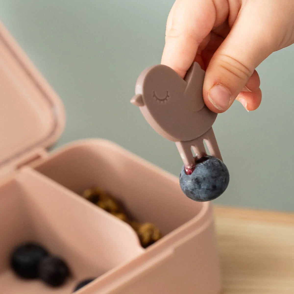 Fiambrera SNACK con separador DONEBYDEER · tiny farm rosa