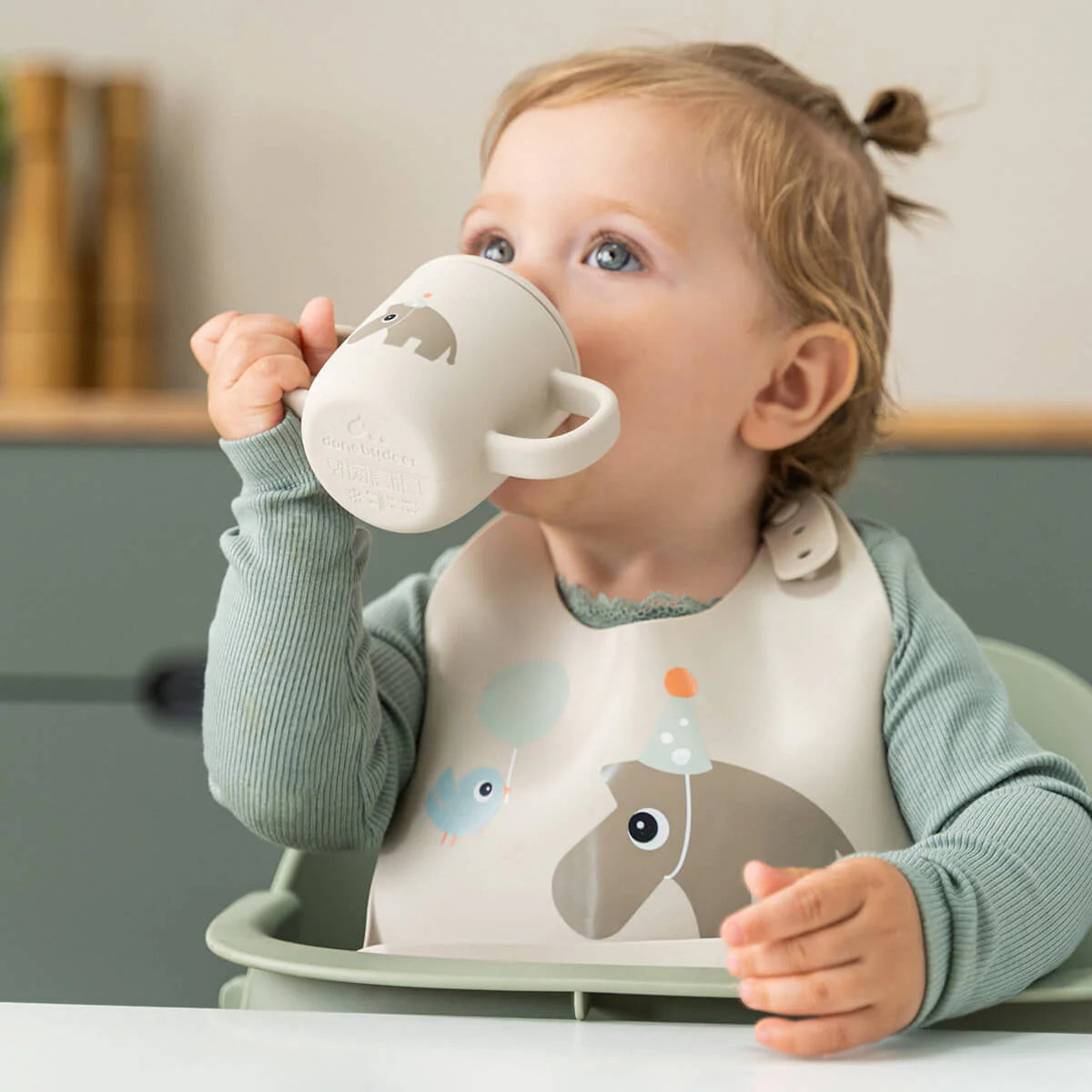 Babero de silicona DONEBYDEER · celebration arena