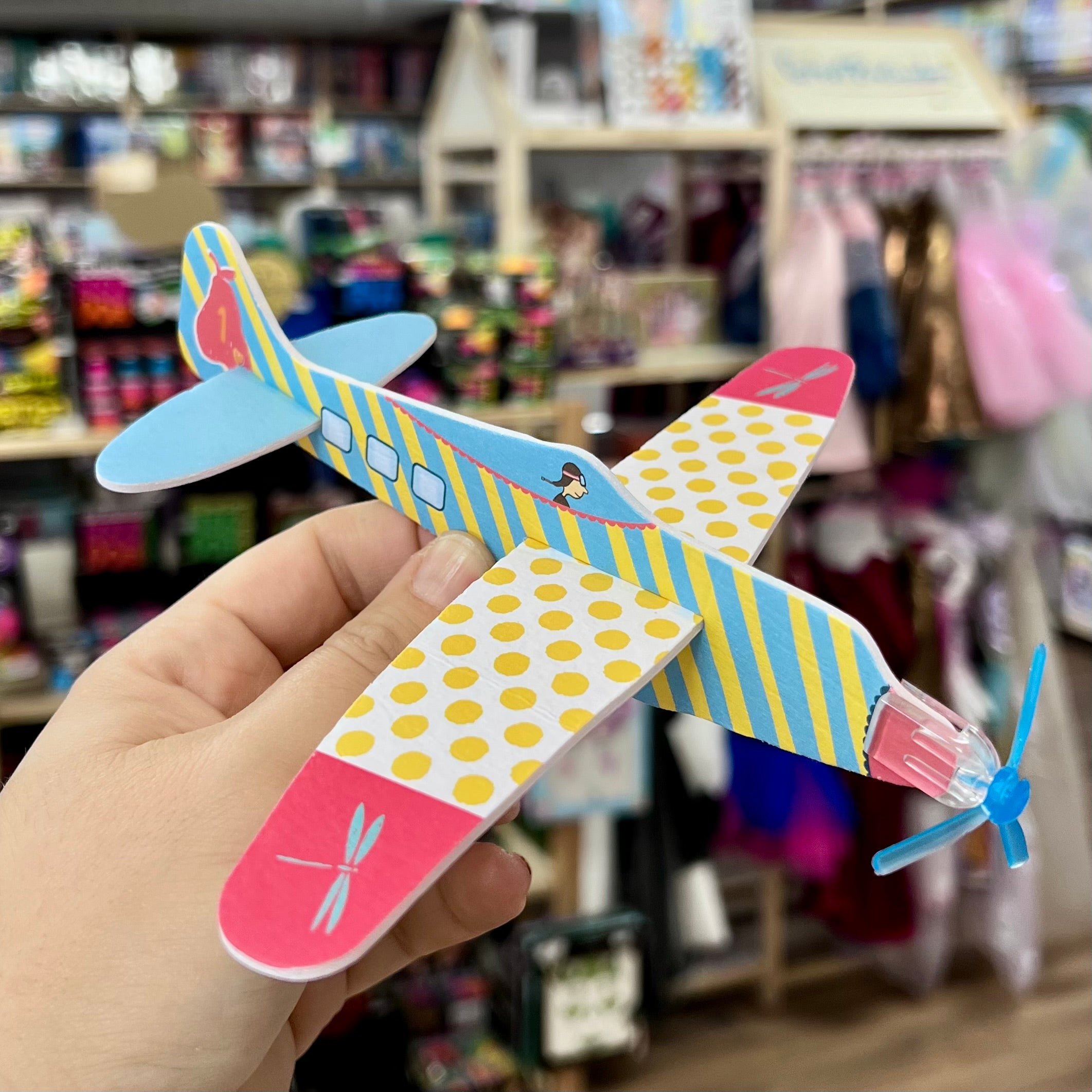 ¡Para cumple! · avión planeador