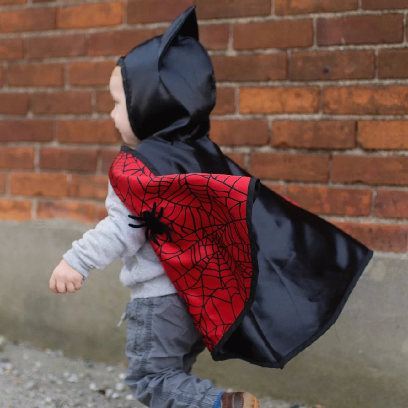 Capa reversible spiderman y batman para bebé