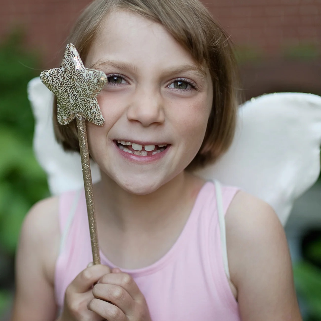 Falda de lentejuelas doradas con alas y varita