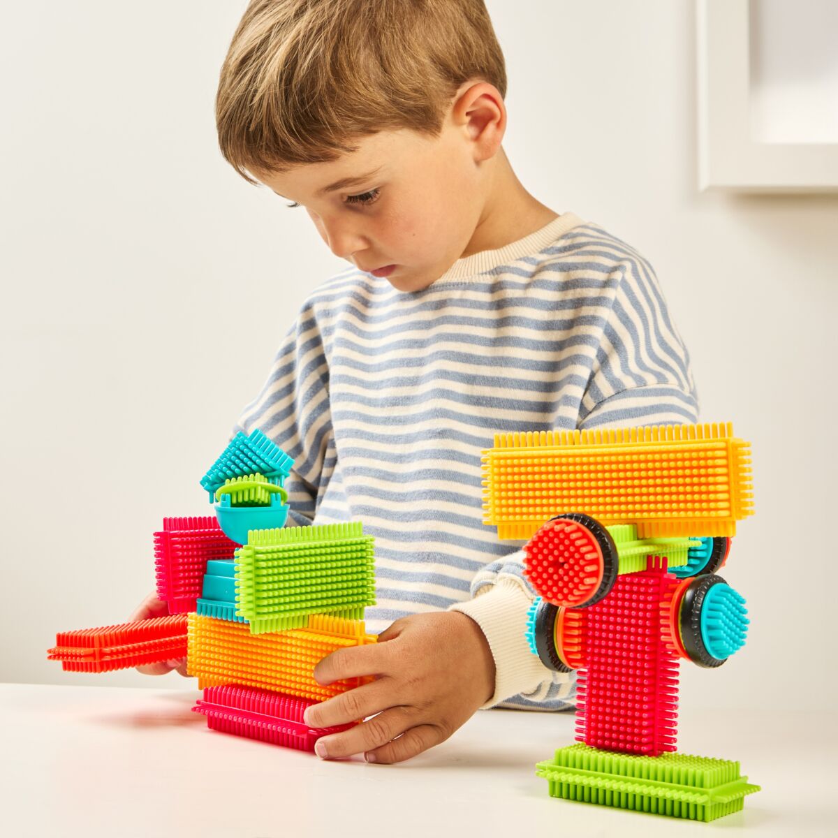 Pegy bricks: vroom ride