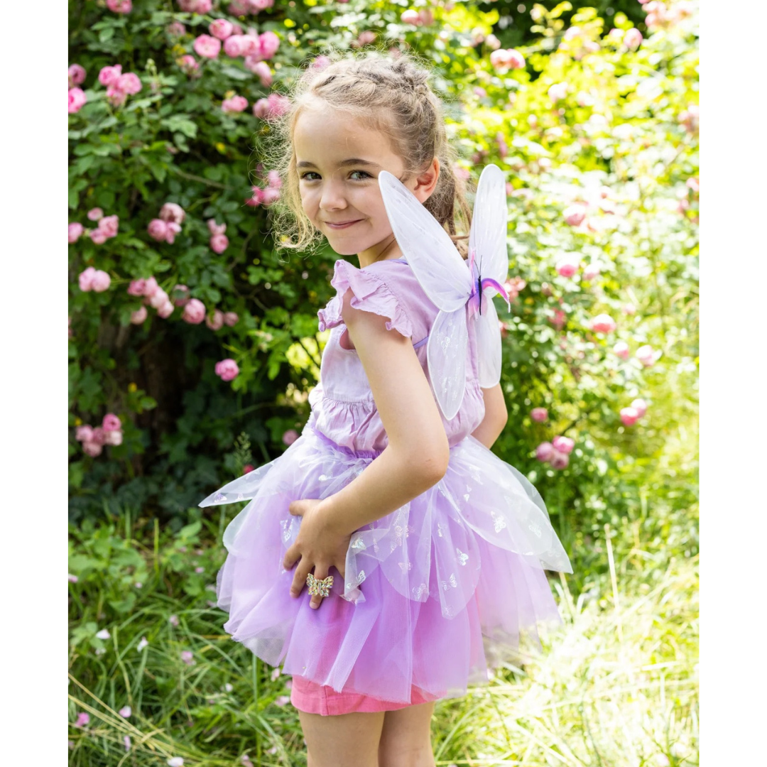 Falda de mariposa revoloteante con alas