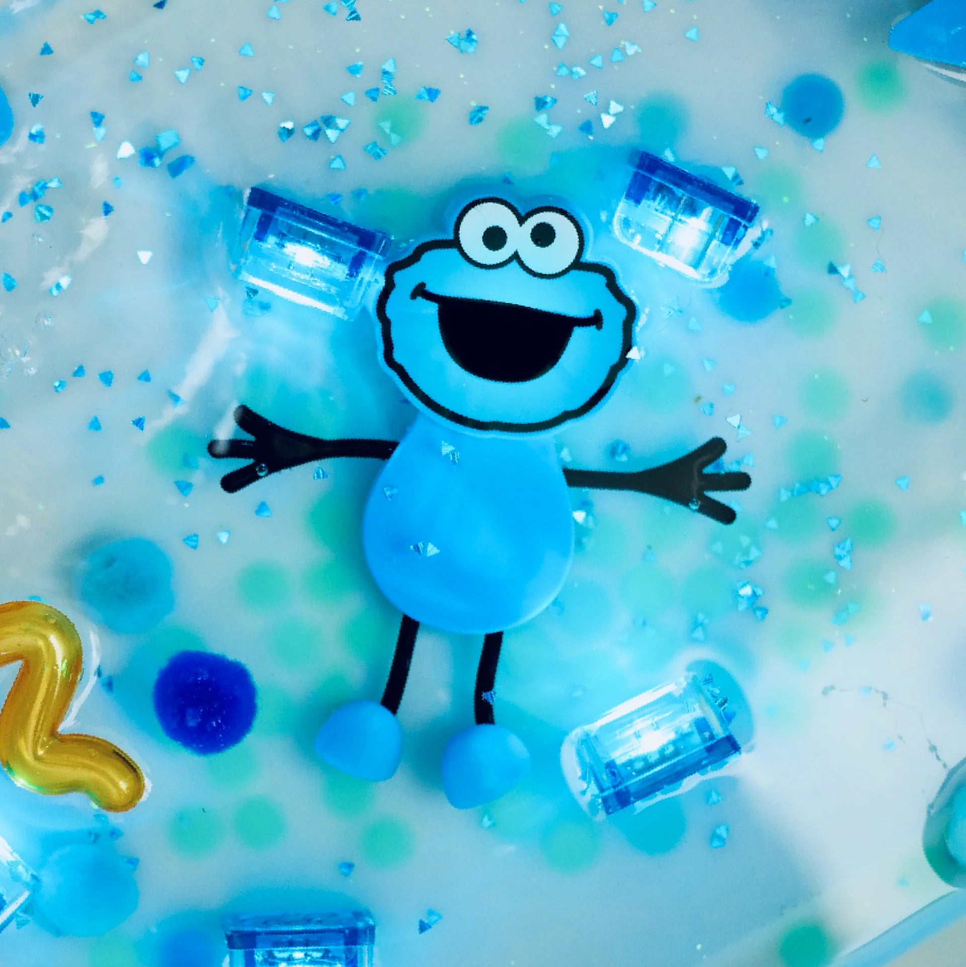 Personaje con 2 cubos de luz GLOPALS · COOKIE MONSTER