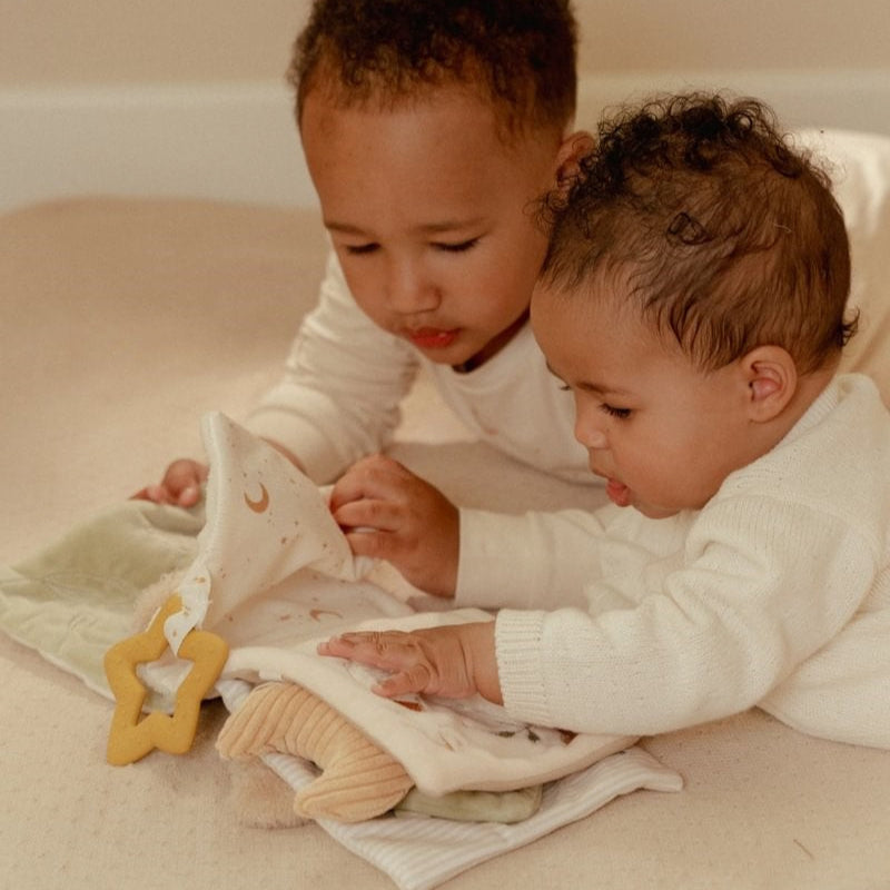 Libro blandito de actividades Little Dutch · natural
