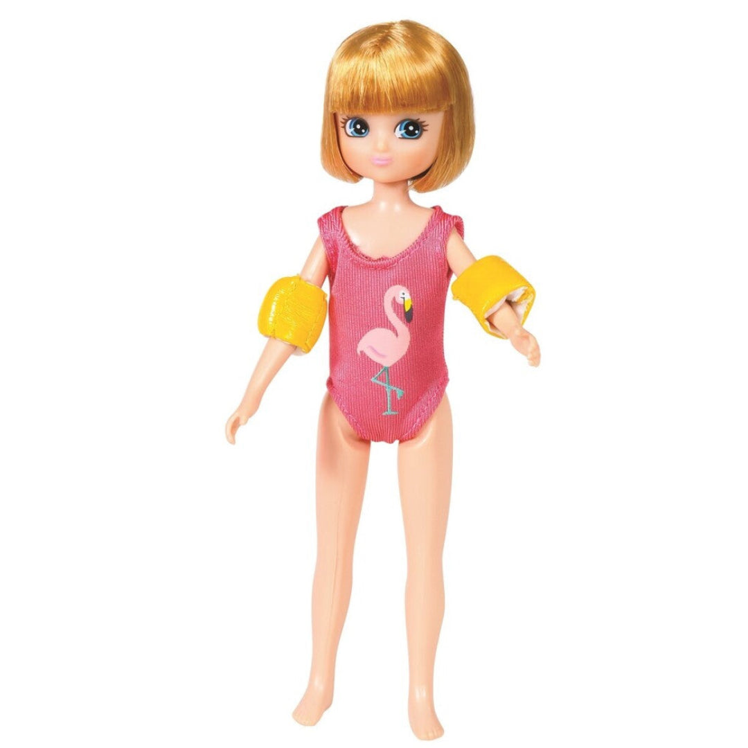 Muñeca LOTTIE en la piscina