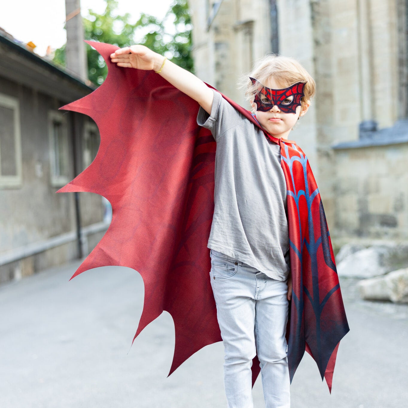 Capa de spiderman con antifaz