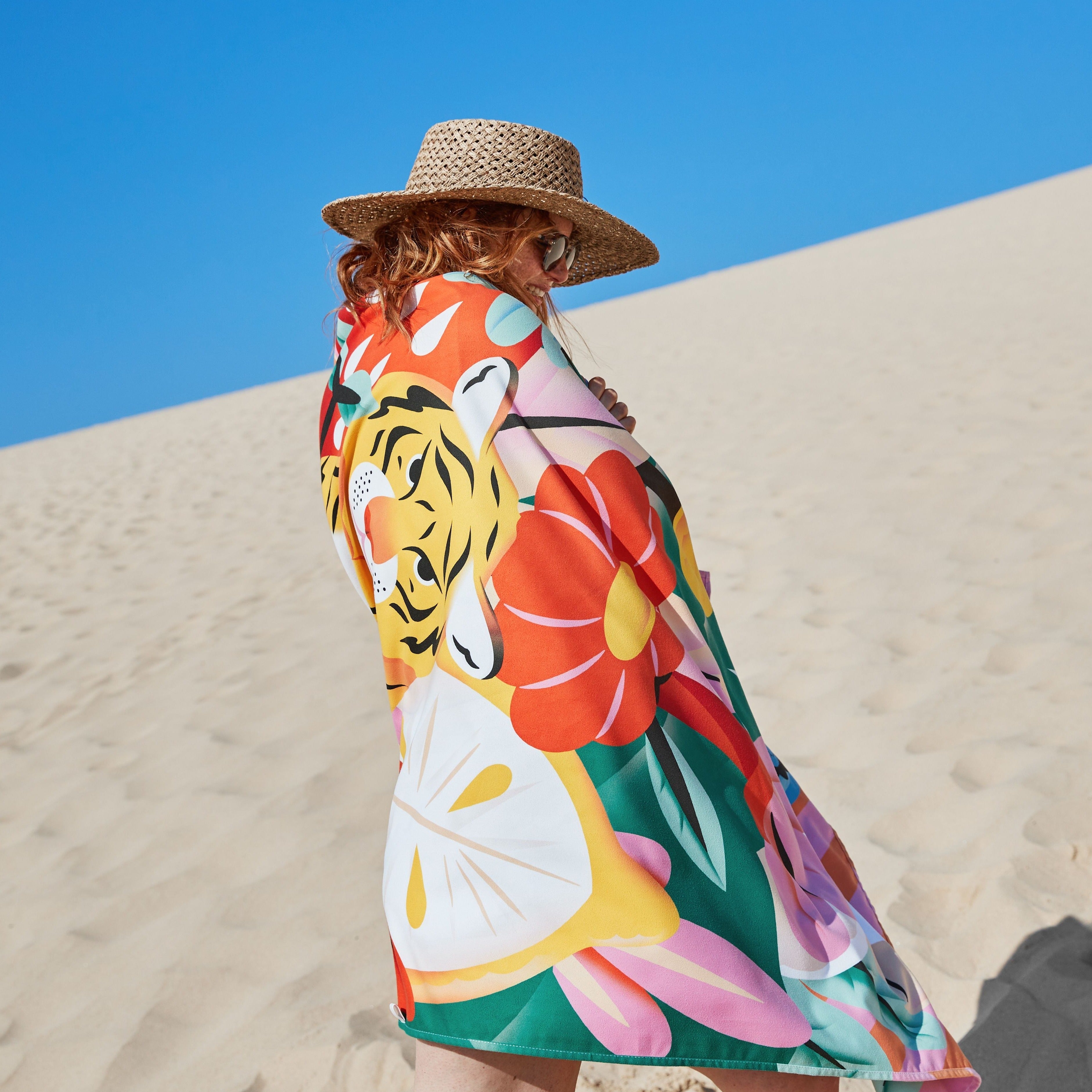 Toalla Playa Microfibra DOCK & BAY · Hot Tropic L/XL - La Chata Merengüela