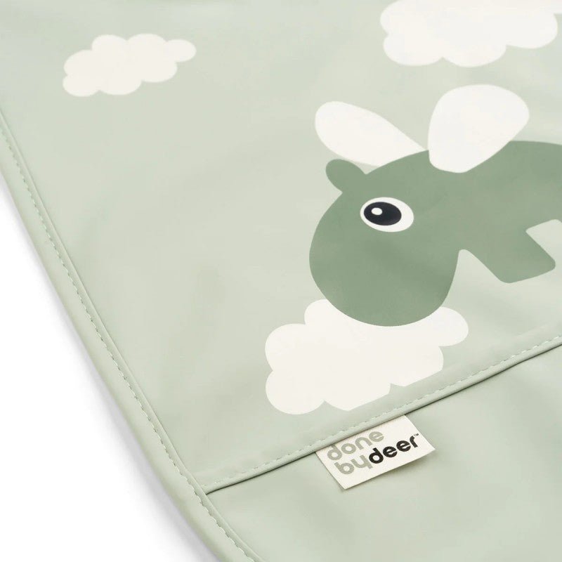 Babero con velcro Done by Deer · Happy Clouds Green - La Chata Merengüela