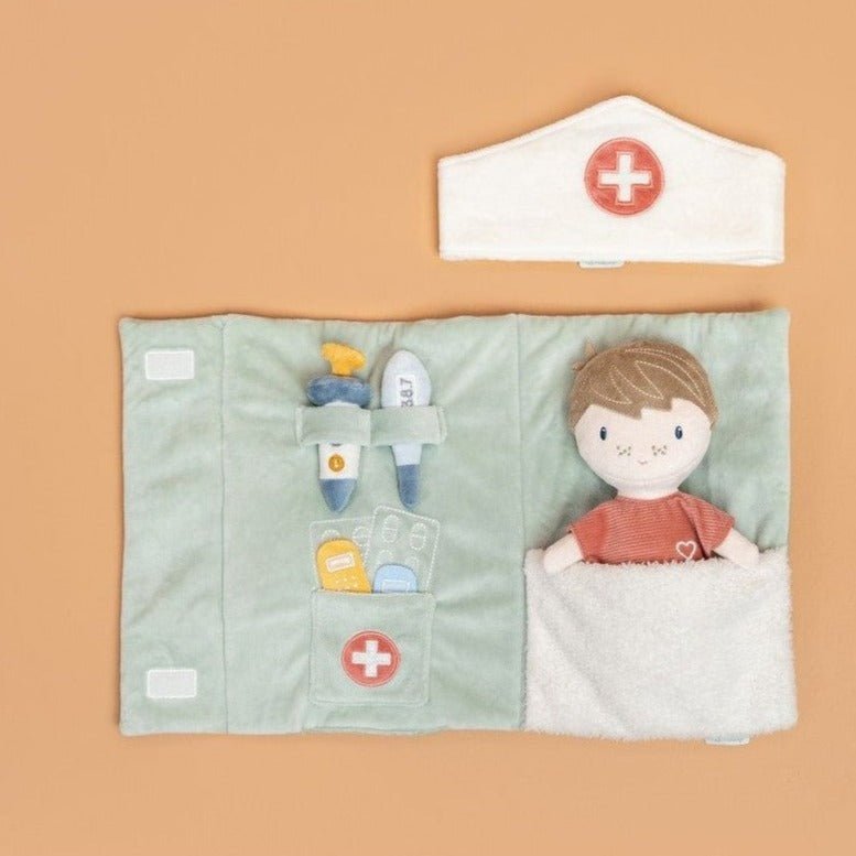 Juego de doctor con muñeco Jim - La Chata Merengüela