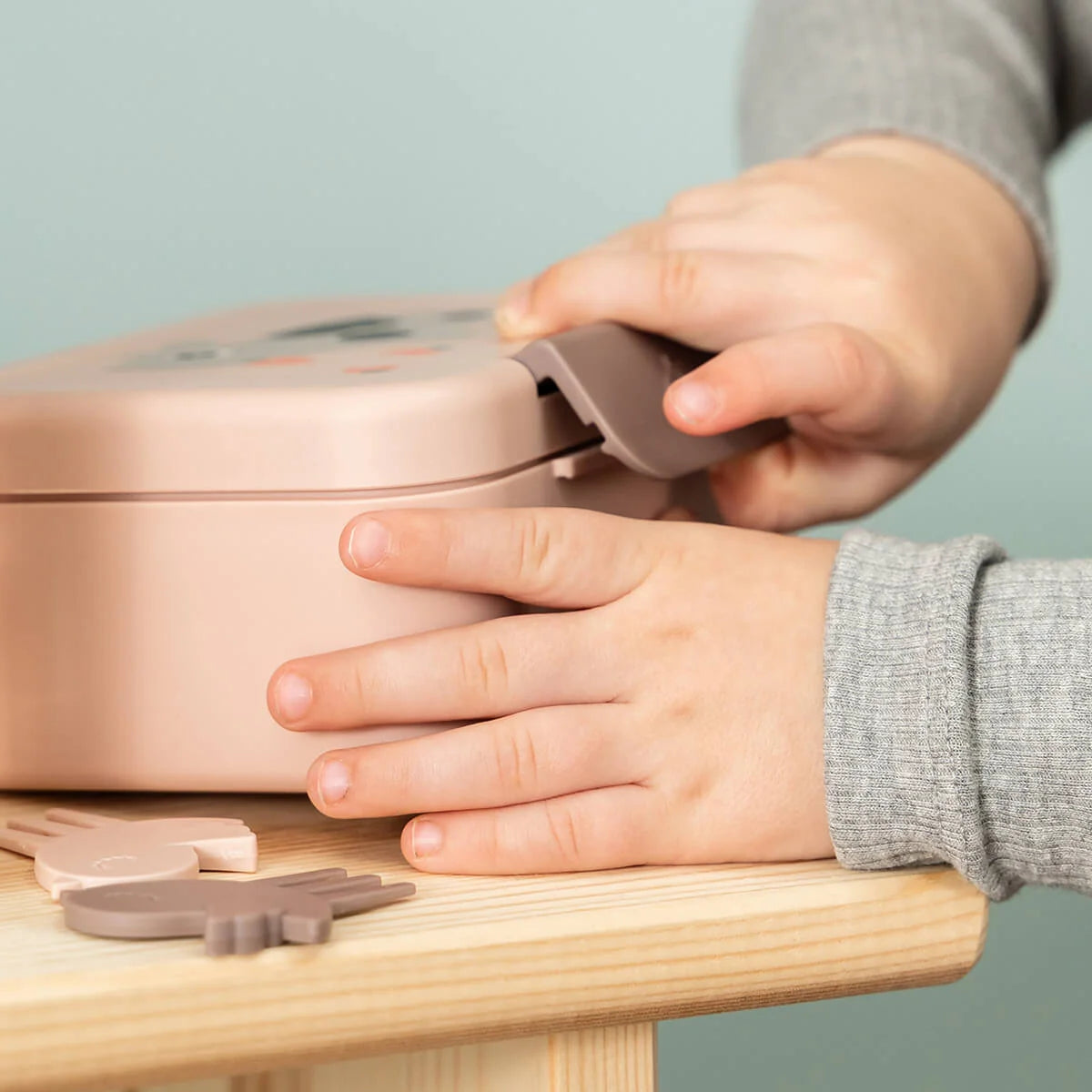 Fiambrera SNACK con separador DONEBYDEER · tiny farm rosa