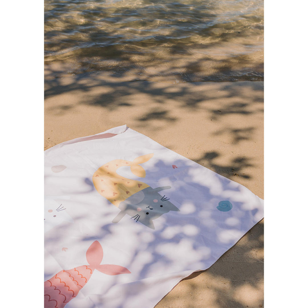 Toalla de playa microfibra MONNËKA · mermaid cats
