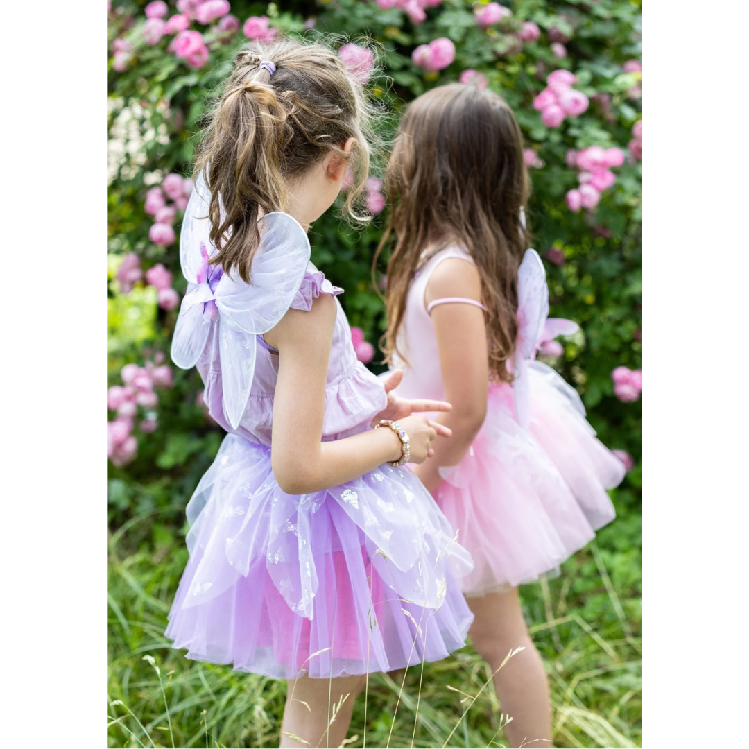 Falda de mariposa revoloteante con alas