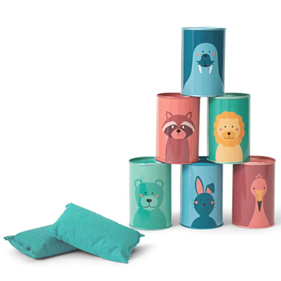 Juego de puntería con latas de animales