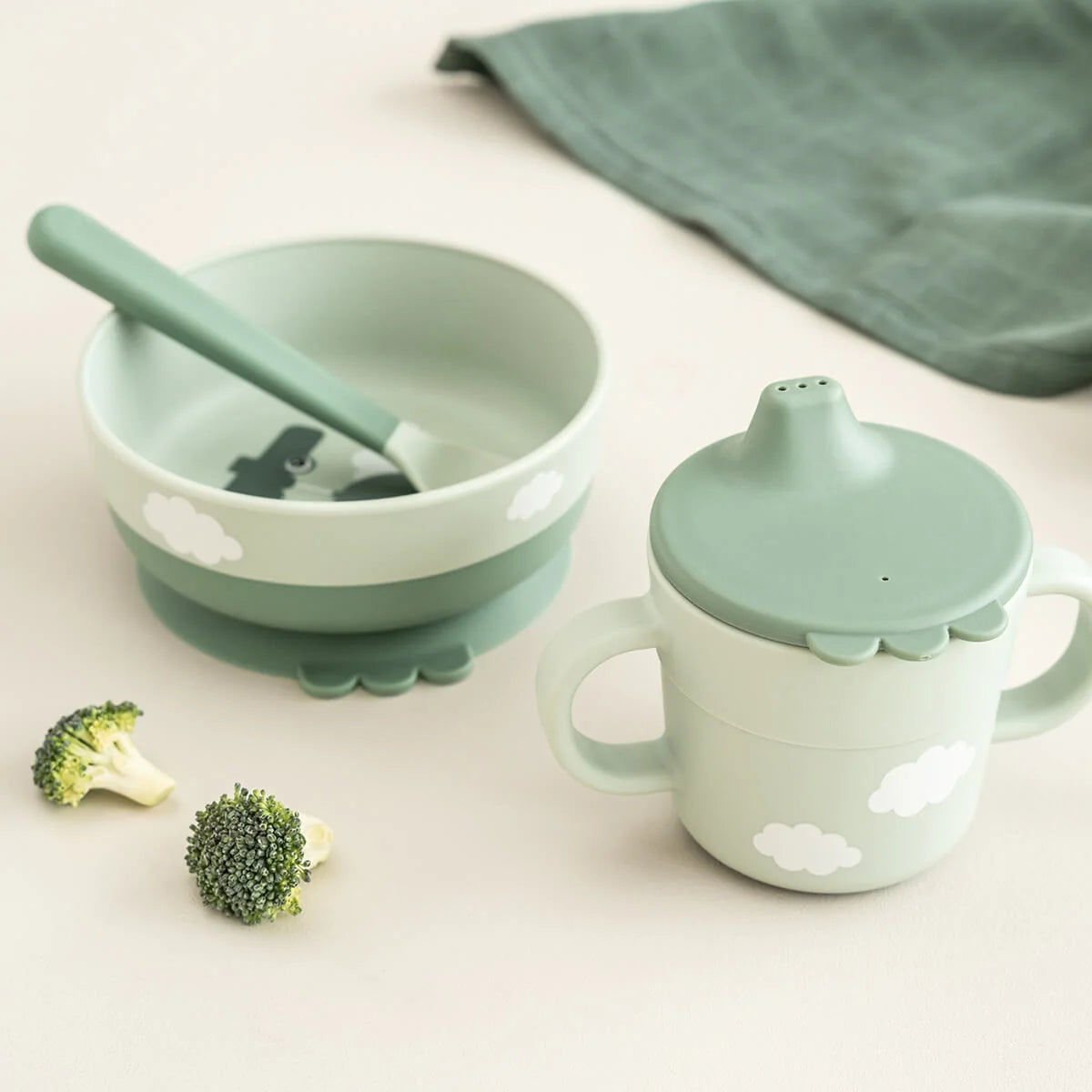 Vajilla con ventosa DONEBYDEER · happy cloud verde