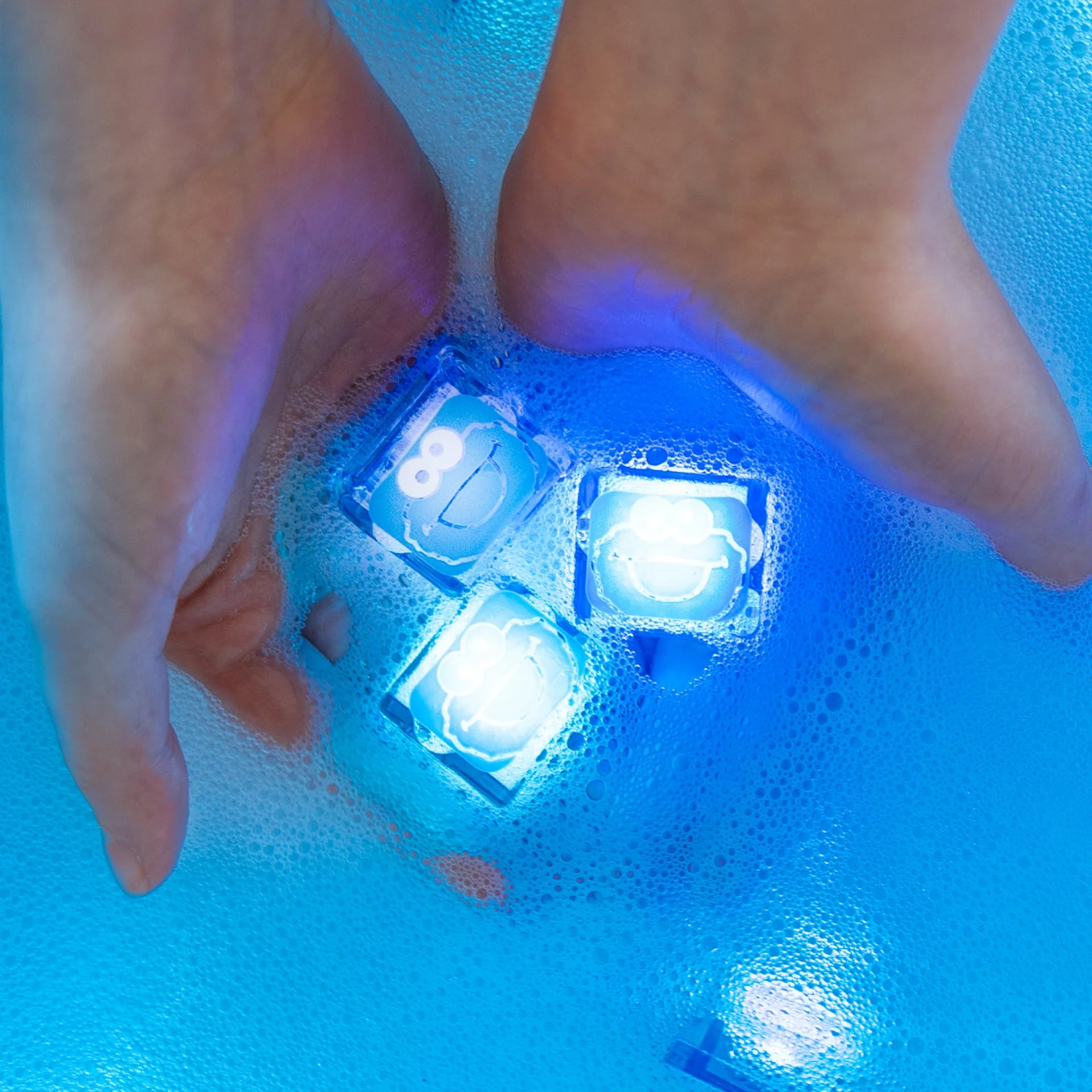 Cubos ¡con luz! para el baño GLOPALS · COOKIE MONSTER