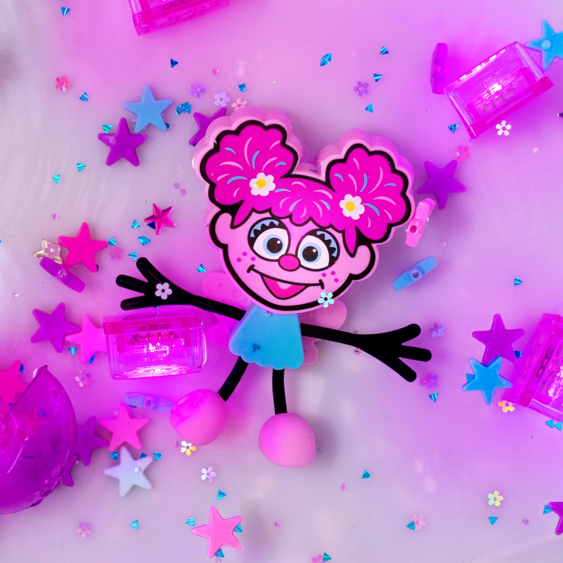 Personaje con 2 cubos de luz GLOPALS · ABBY CADABBY