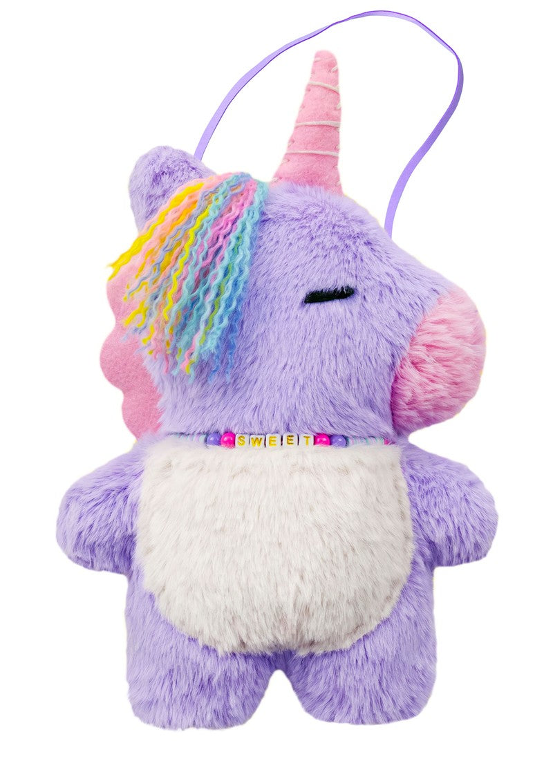 Cosiendo mi peluche de unicornio