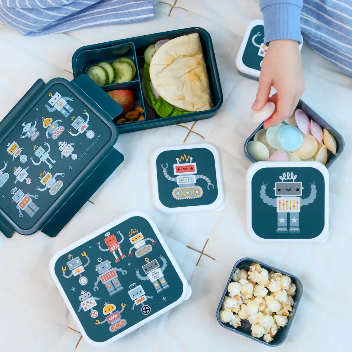 4 cajas snacks ALLC · robots