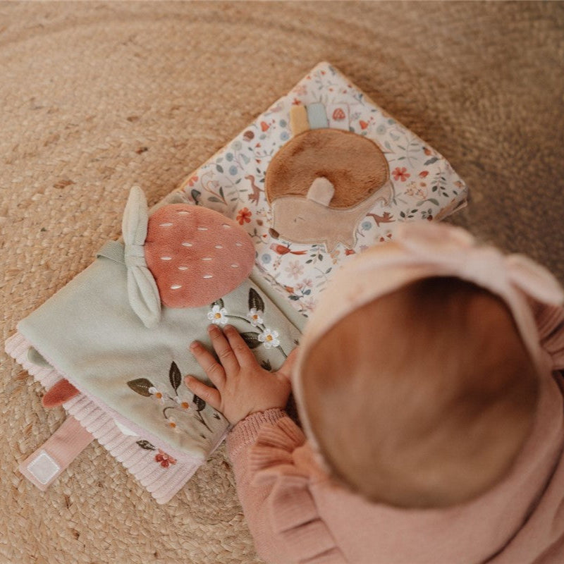 Libro blandito de actividades Little Dutch · Fairy Garden