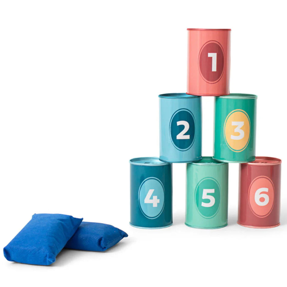 Juego de puntería con latas de animales