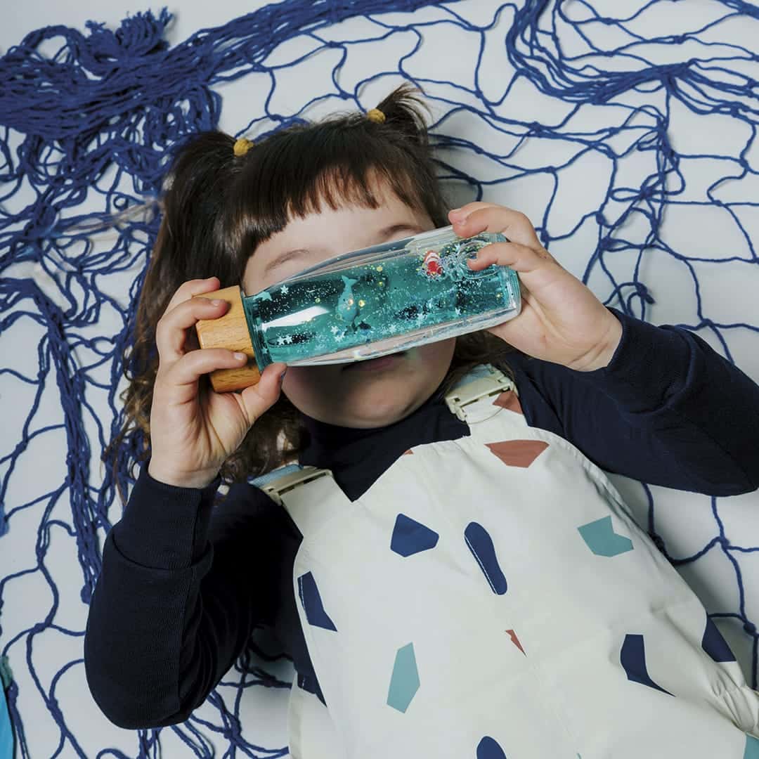 Botella sensorial de movimiento · whale calm