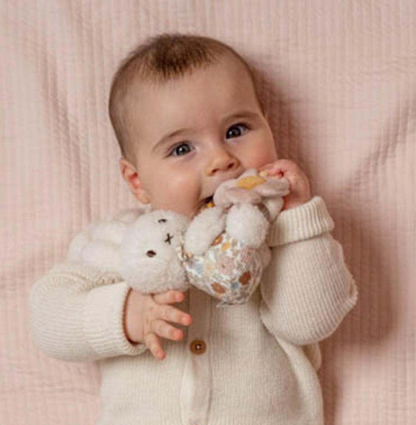 Sonajero anillo Miffy · Vintage Flowers - La Chata Merengüela